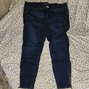 Torrid Super Soft Bombshell Skinny Jeans With Zippers On Ankle Size 18 R